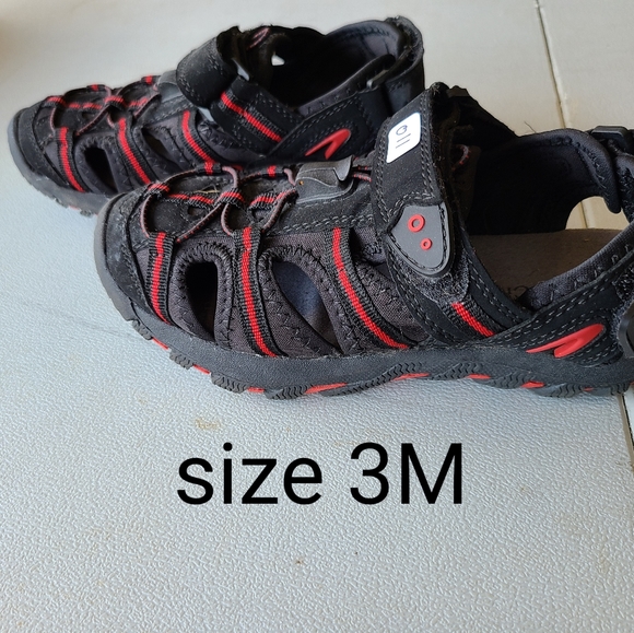 Boys black & red boys size 3M sandals - Picture 1 of 5